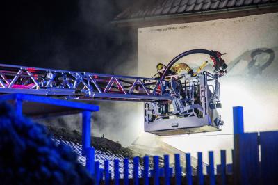 Sulzbach-Bartenbach: Hausanbau in Brand - Bewohenr koennen sich retten